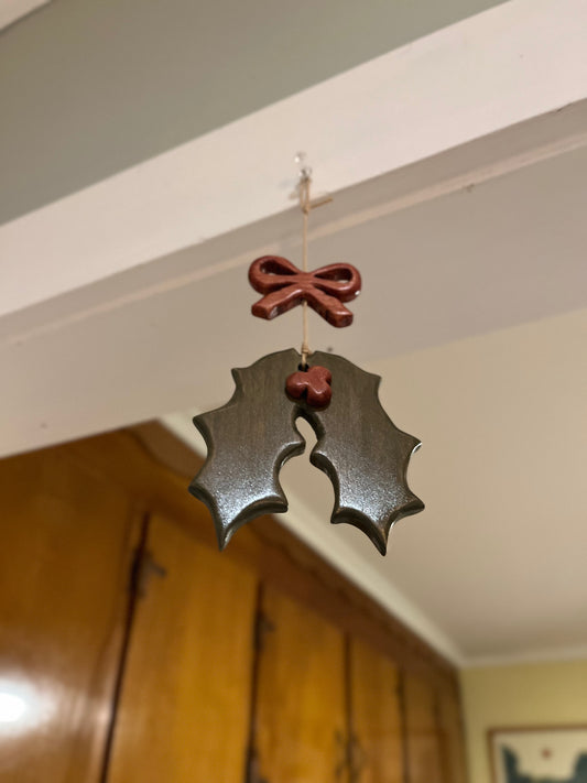 Holly Leaf Christmas Vertical Garland