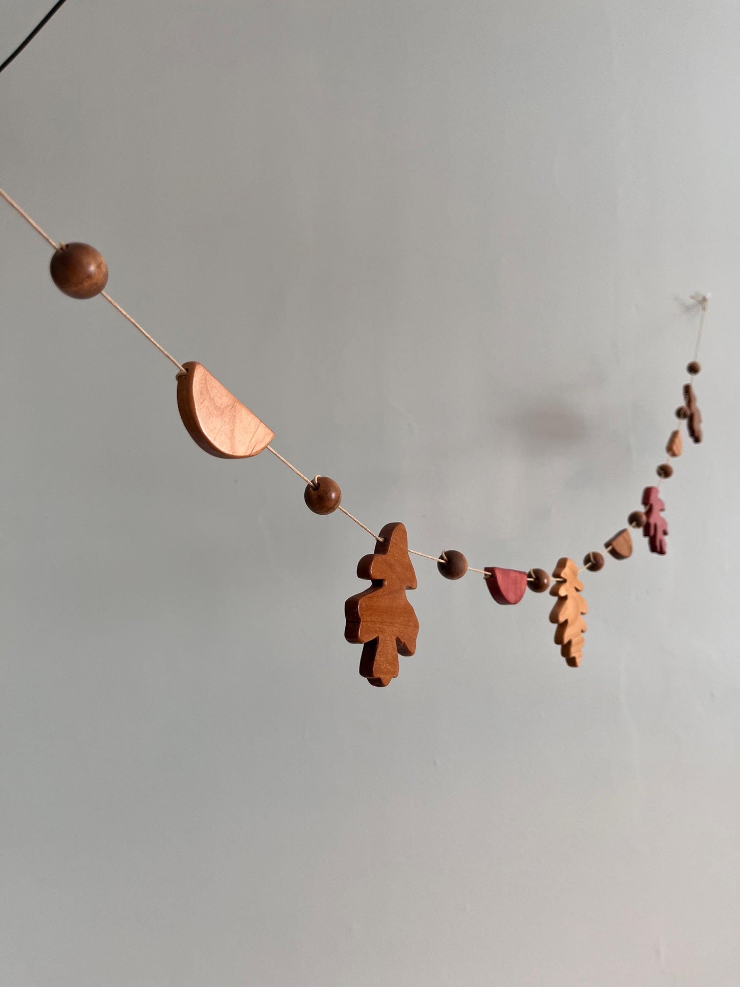 Wooden Oak Leaf Garland